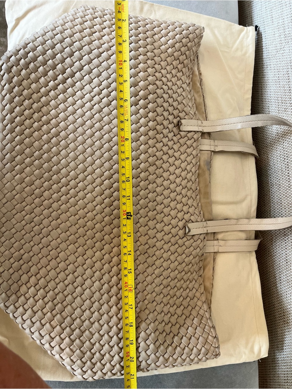 NAGHEDI jetsetter tote in large in cream - Picture 8 of 13